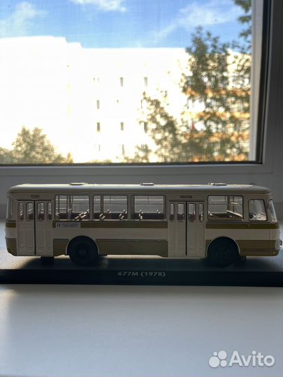 Модель автобуса Лиаз 677 Demprice 1:43