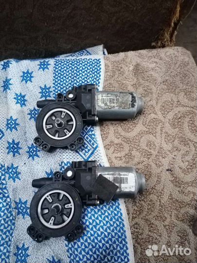 Передний правый моторчик стеклоподъемника рено мег