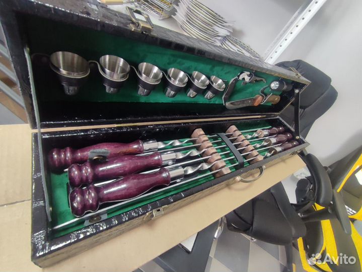 Набор подарочный шампуров в чемодане