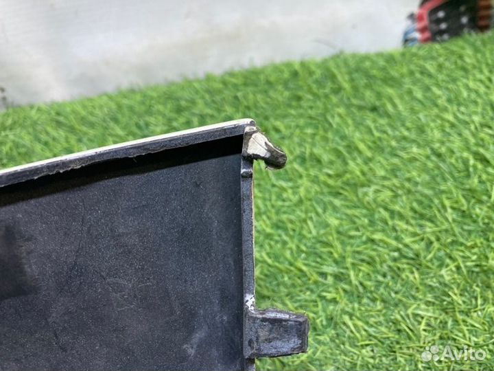 Накладка противотуманной фары Volkswagen Touareg