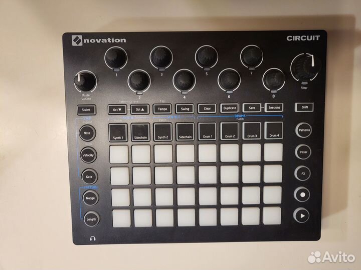 Грувбокс Novation Circuit