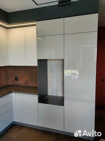 Кухня угловая со встраиваемой техникой