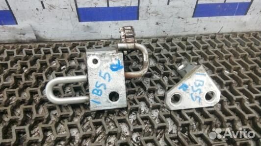 Петля передняя правая volkswagen passat B6 (1BS05F
