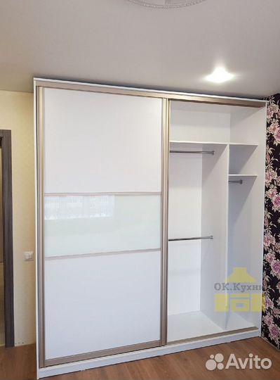 Зеркальный шкаф