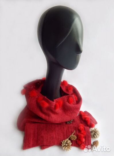 Красный вязаный снуд и митенки из шерсти