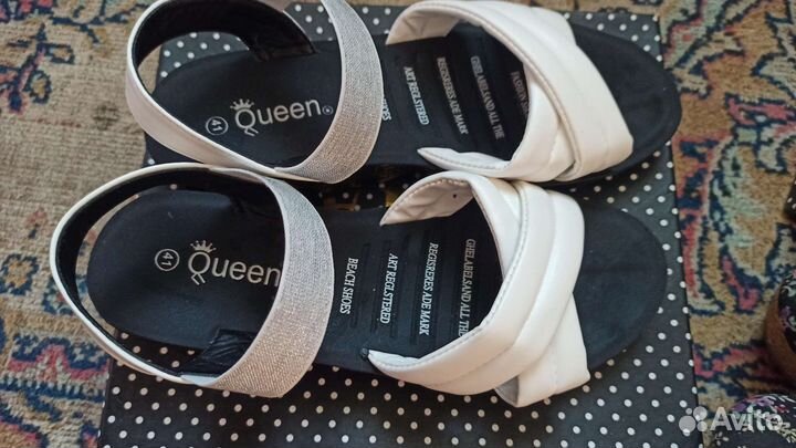 Сандали новые