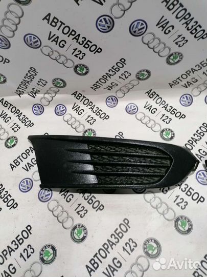 Решетка переднего бампера Фольксваген Поло 5