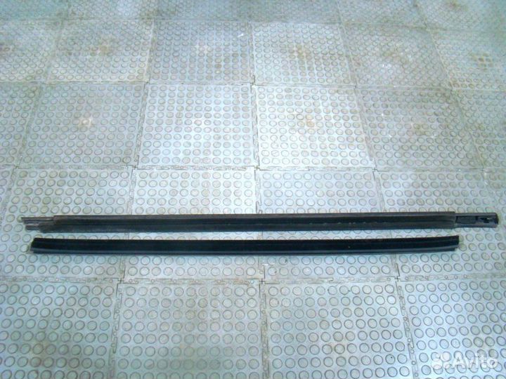 Hyundai ix35 Накладка стекла переднего левого