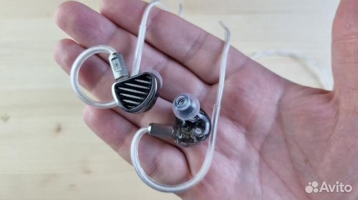 TRN Jaws - техничные гибридные наушники