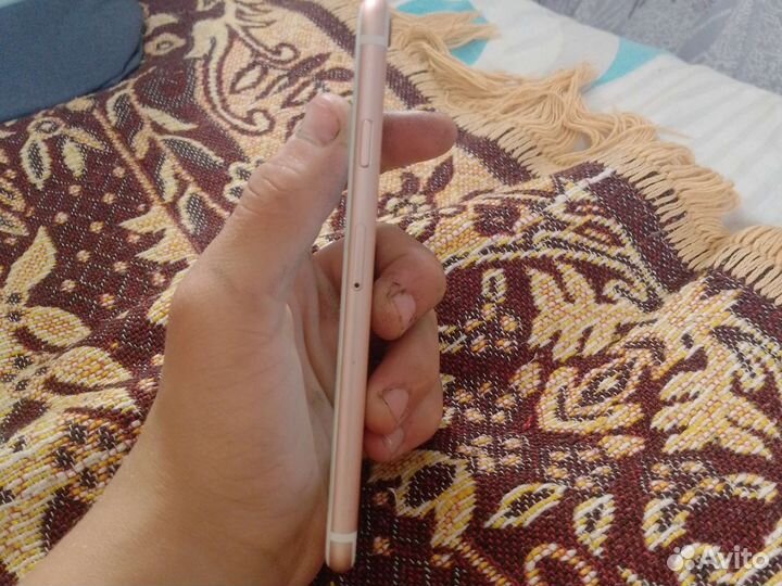 Телефон iPhone 6s