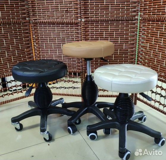 Стул для мастера педикюра, косметолога