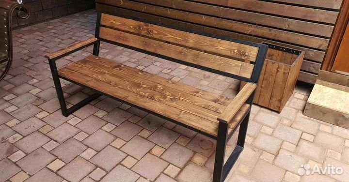 Скамейка деревянная