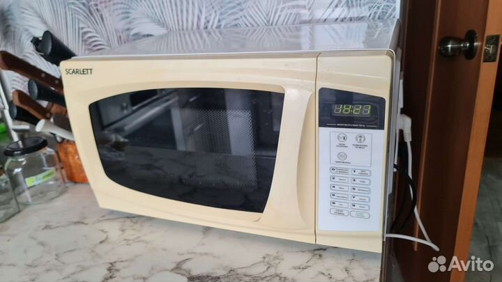 Микроволновая печь бу Scarlett SC 1707