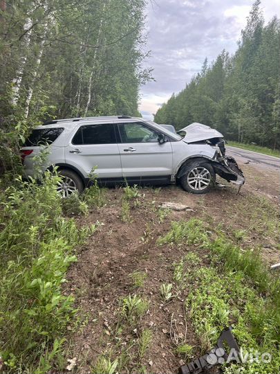 Ford Explorer 3.5 AT, 2014, битый, 250 000 км