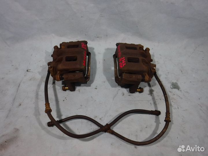 Суппорт передний правый Pajero 3 4 / Паджеро