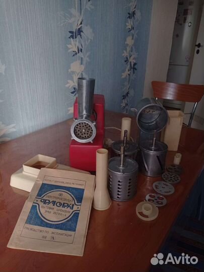 Электромясорубка бытовая шнековая