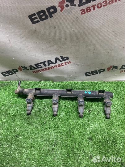 Топливная рейка с форсунками Kia Spectra седан 1.6