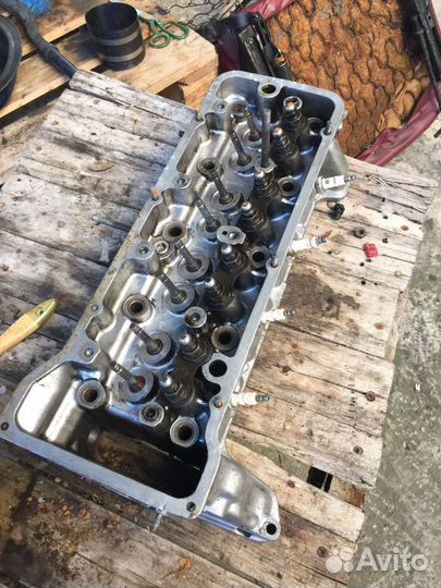 Головка блока цилиндров, клапанная крышкой ваз