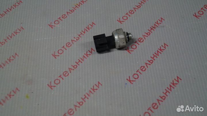 Nissan 92136-6J010 Датчик давления фреона