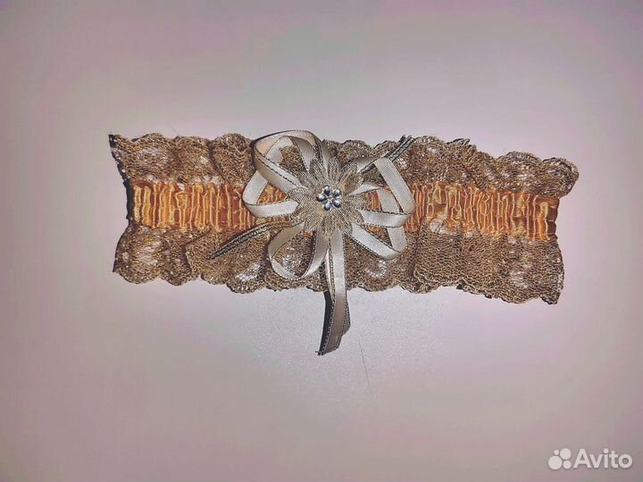 Подвязка на ногу невесте