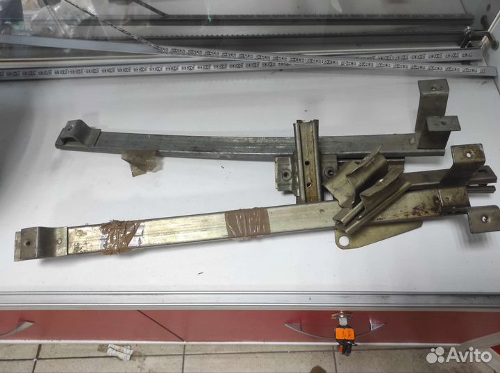 Направляющие опускного стекла Волга газ 2410,31029