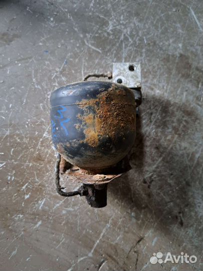 Гидроаккумулятор задний левый Mercedes W140