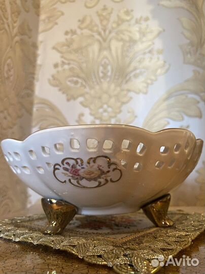 Конфетница на ножке фарфор