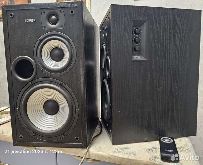 Активные стерео колонки Edifier R2700