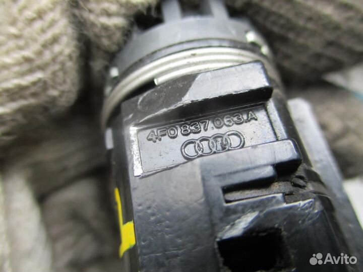 Комплект замка зажигания и личинок с ключом Audi