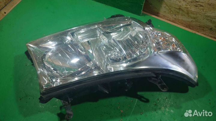 Фара передняя правая Toyota LC200