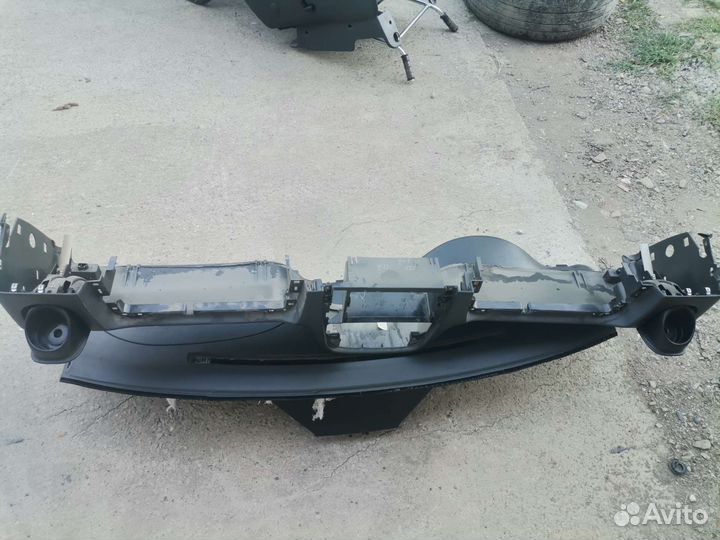 Mercedes M w163 нижняя часть торпедо