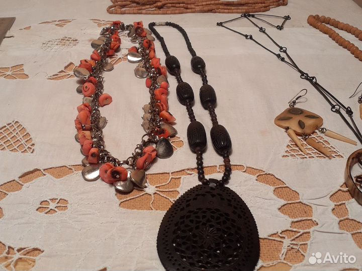 Винтажные украшения этностиле.кость,коралл,дерево