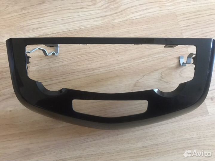 Штатное головное устройство на Nissan X-Trail