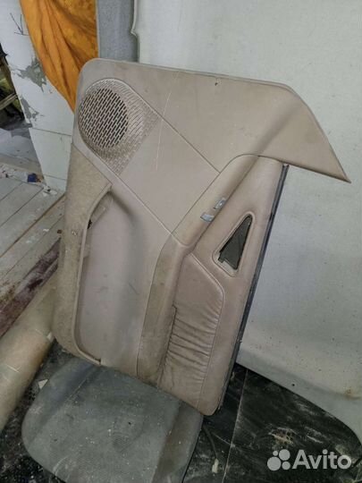 Обшивка карта двери передня на блейзер 1993г