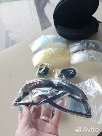 Очки с пятью сменными линзами фирмы Oakley