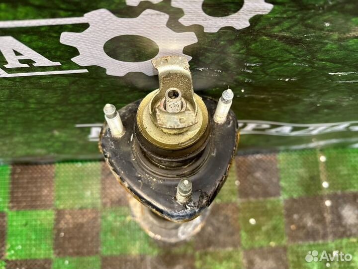 Амортизатор задний левый Lexus Gs 190 2006-2011