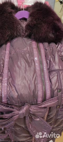 Роскошный зимний пуховик баклажанового цвета с мех