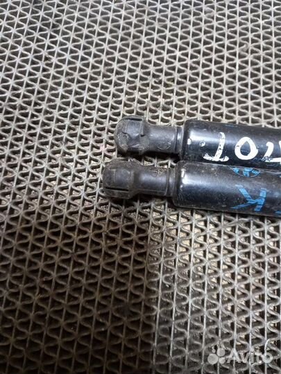 Амортизатор капота BMW X5 E53