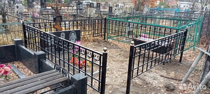 Ограды на кладбище могилу