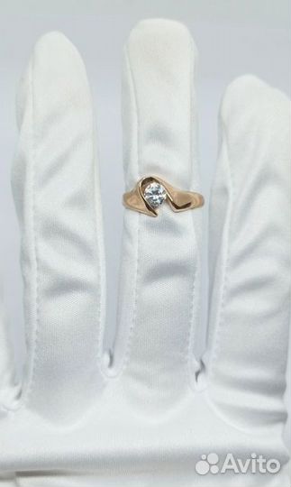 Кольцо с синтетическим камнем Золото