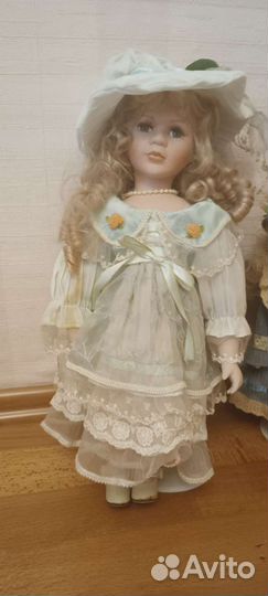 Кукла фарфоровая