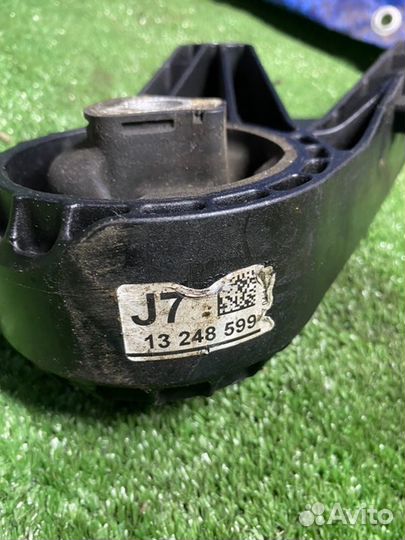 Подушка МКПП Opel Astra J A14XER 2011