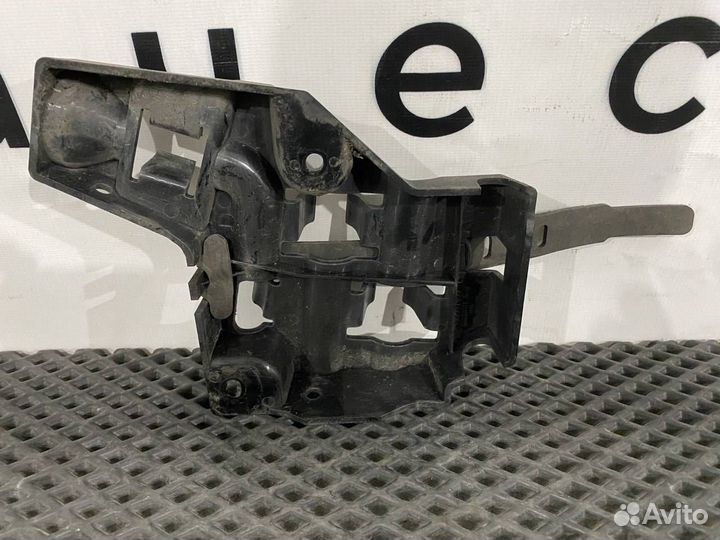 Кронштейн (крепление) Volvo FH4 82610061