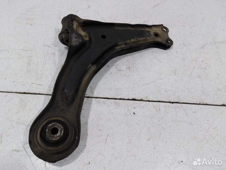Рычаг передний левый нижний