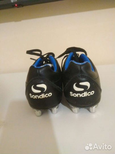 Бутсы футбольные