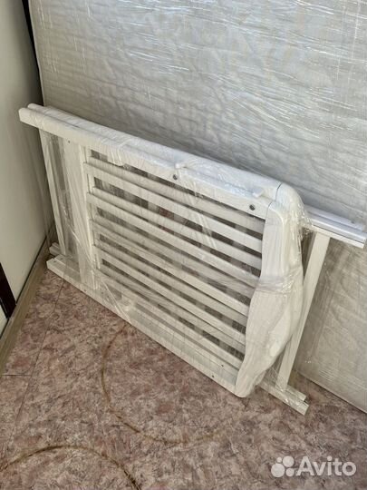 Детская кроватка с универсальным маятником