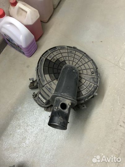 Корпус воздушного фильтра toyota land cruiser 100