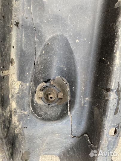 Защита пола передняя левая VW Passat B6