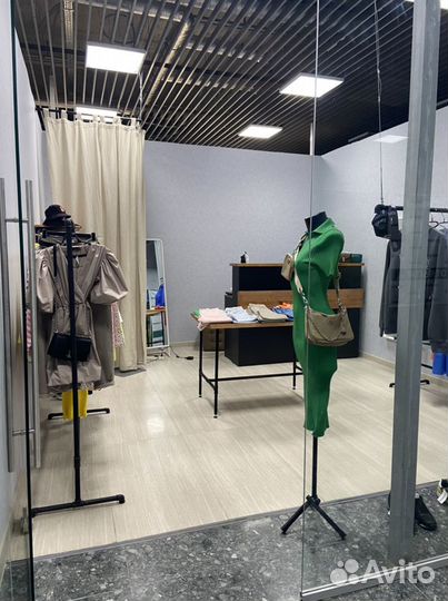 Магазин женской одежды (шоу-рум)