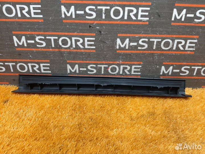 Накладка на порог салона передняя левая